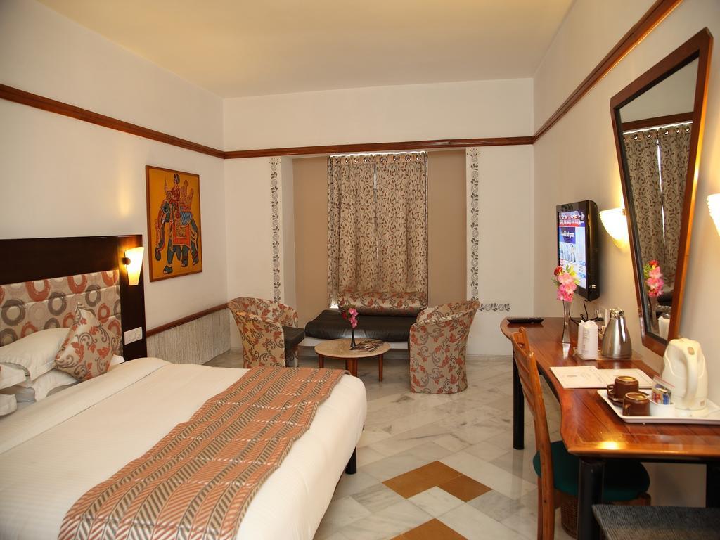 אודייפור Hotel Paras Mahal חדר תמונה